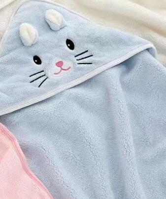 Hoodie Towel – Cuddly, Absorbent, and Fun!